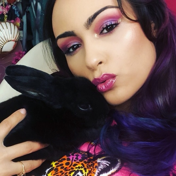 Meet your Posher, Dalia 🧜🏻♀️ - Picture 2 of 8